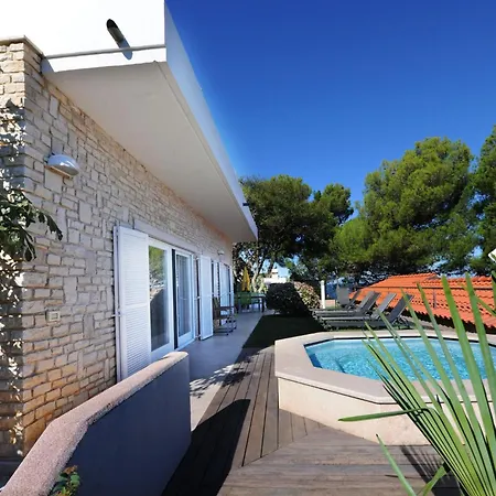 Wunderschoene In Crveni Vrh Mit Grill- Terrasse Und Garten By Interhome *