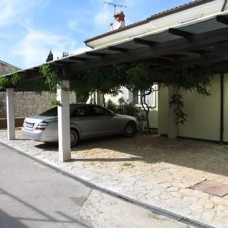 Wunderschoene In Crveni Vrh Mit Grill- Terrasse Und Garten By Interhome