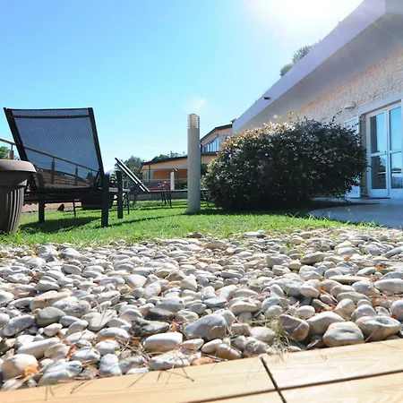 Apartman Wunderschoene In Crveni Vrh Mit Grill- Terrasse Und Garten By Interhome Savudrija