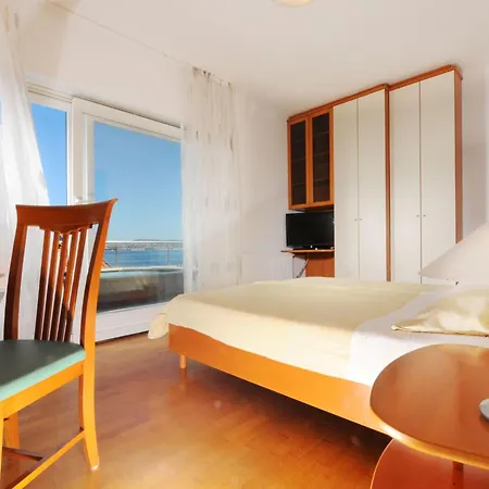 Wunderschoene In Crveni Vrh Mit Grill- Terrasse Und Garten By Interhome