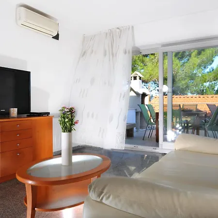 Apartman Wunderschoene In Crveni Vrh Mit Grill- Terrasse Und Garten By Interhome *